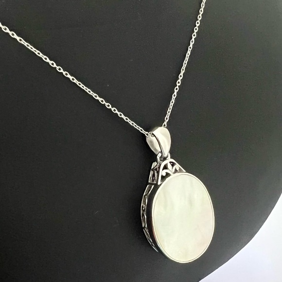 Sterling Silver Mother Of Pearl Pendant Necklace - Picture 4 of 4